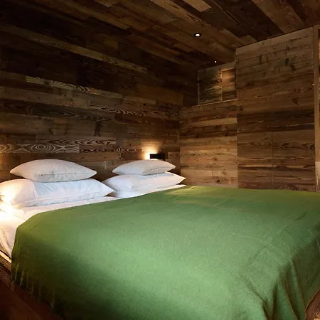 & Peak House *