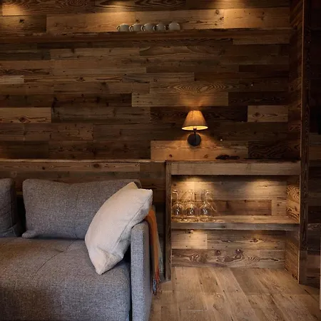 & Peak House *